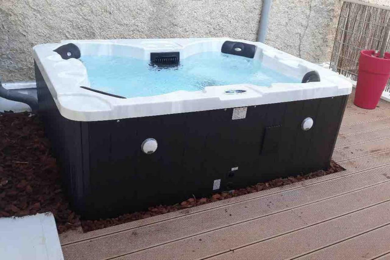 An Authentic Experience With Spa In The Center Poitiers Exterior photo